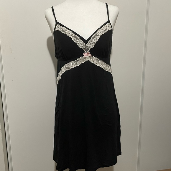 Victoria’s Secret black and white slip dress with lace detail - Picture 5 of 10